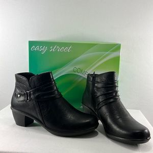 Easy Street Damita Bootie Black size 10 M